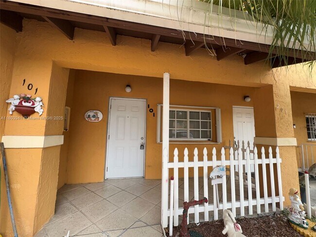 Foto del edificio - 3562 W 80th St