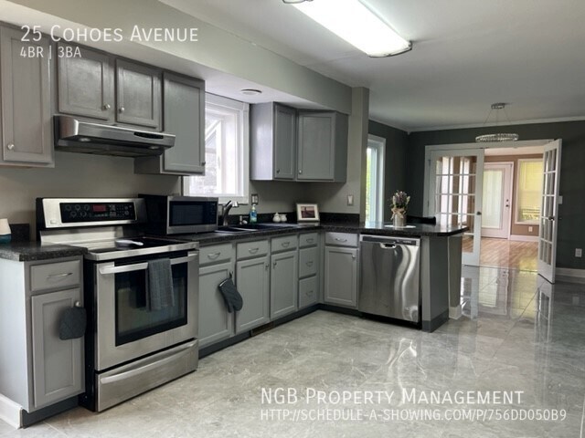 Building Photo - 25 Cohoes Ave