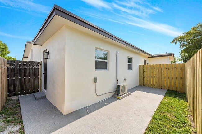 Foto del edificio - 9720 NW 24th Pl
