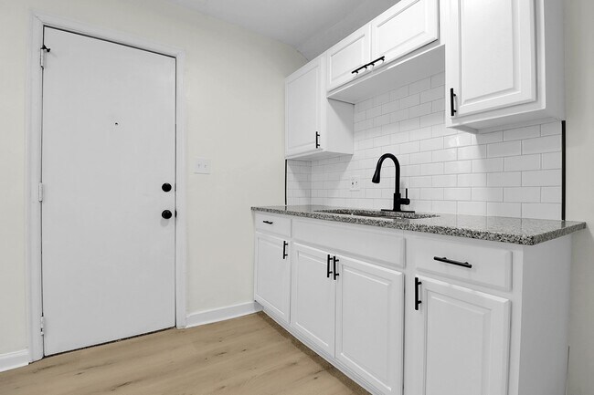 Foto del edificio - 1688 E Whittier St