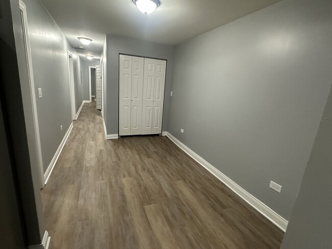 Building Photo - 1523 S Karlov Ave