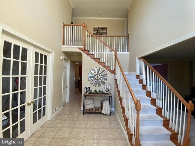 Foto del edificio - 5 Corbin Dr