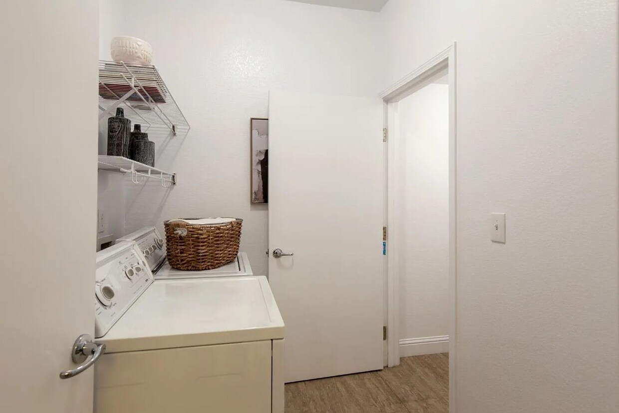 A bright and well-maintained 1-bedroom, 1-... - A bright and well-maintained 1-bedroom, 1-...