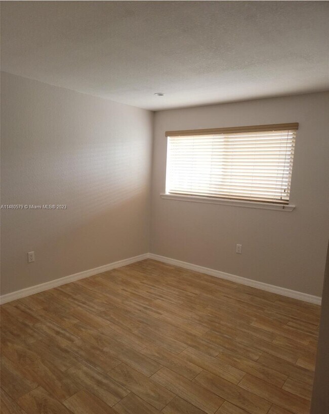 Building Photo - 559 49th St