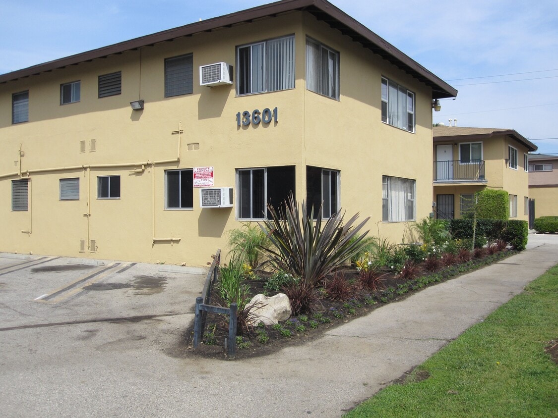 1617 Apartments for Rent in San Fernando Valley, CA Westside Rentals