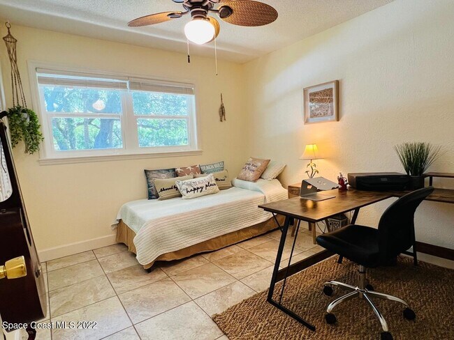 Foto del edificio - 6590 Odyssey St