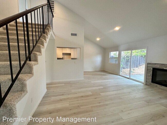 Foto del edificio - 2 br, 2 bath House - 6019 OGDEN NASH