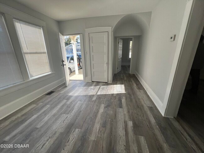 Foto del edificio - 209 Taylor Ave