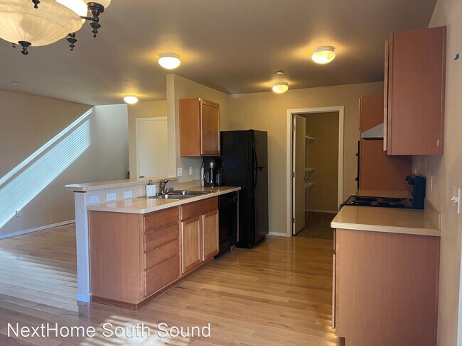 Building Photo - 4 br, 2.5 bath House - 1956 Bob's Hollow Ln