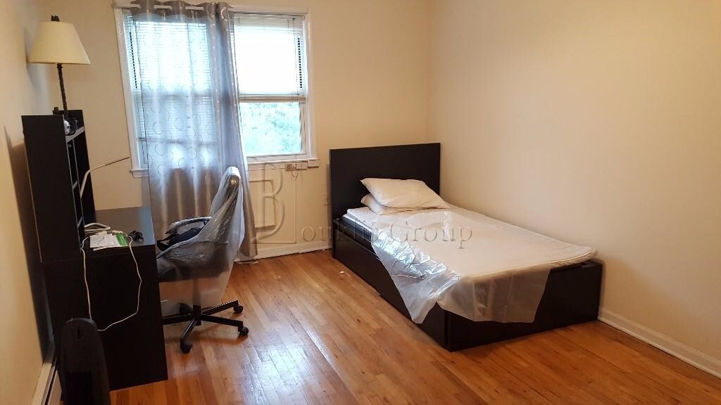 Foto principal - 4239 65th St