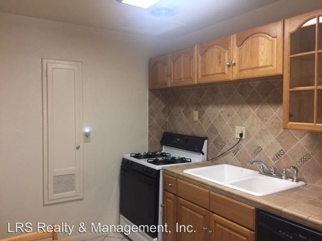 Building Photo - 25091-25101 1/2 Redlands Blvd