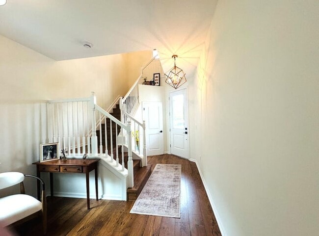 Building Photo - 16405 Capilano Ct