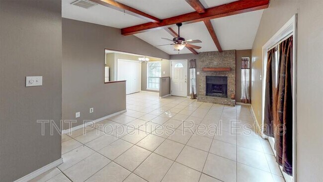 Building Photo - 618 San Saba Ct