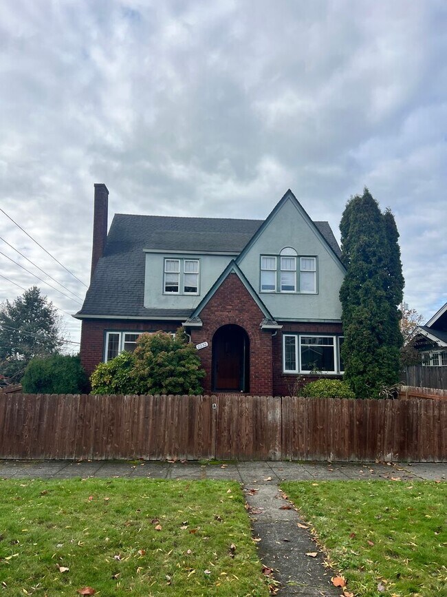 Building Photo - 2232 Rainier Ave