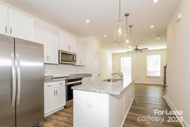 Building Photo - 256 Freeland Pk Dr
