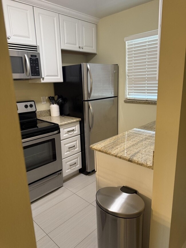 Building Photo - 207 Tropic Isle Dr