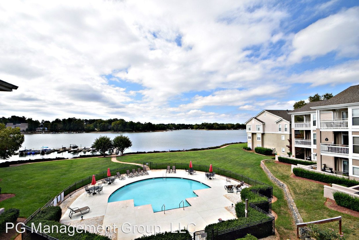 Primary Photo - 1327 Torrence Cir