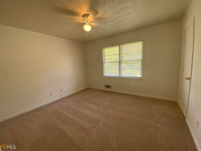 Building Photo - 363 Mimosa Dr