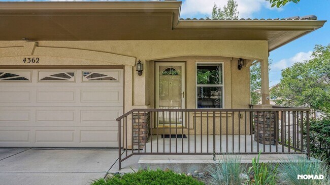 Foto del edificio - Charming 3BR Townhome in Colorado Springs