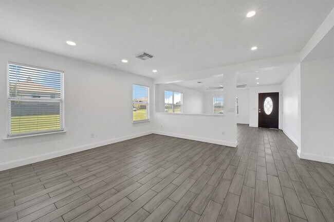 Building Photo - 6806 Shining Sumac Ave