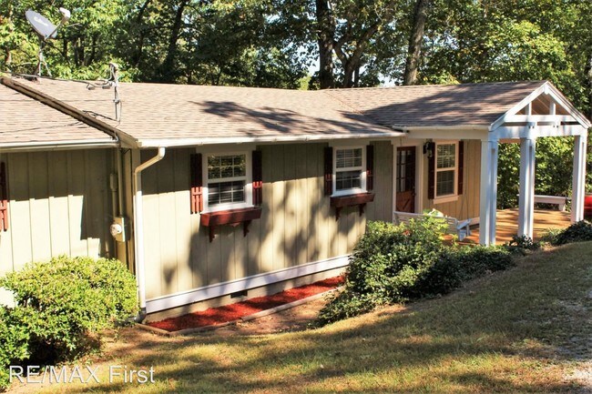 Building Photo - 2 br, 2 bath House - 203 Tall Pine Circle