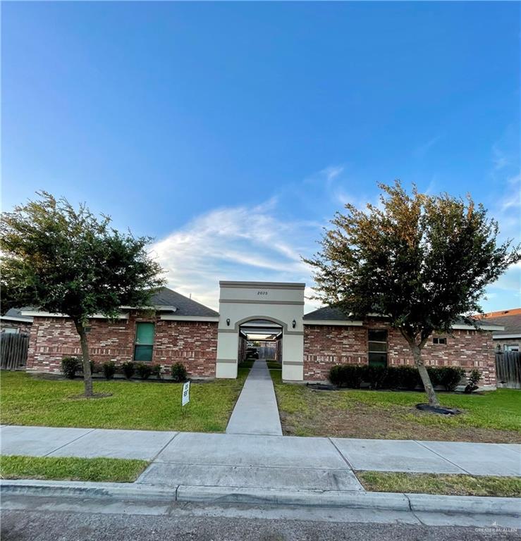 Foto principal - 2605 E Franklin Ave