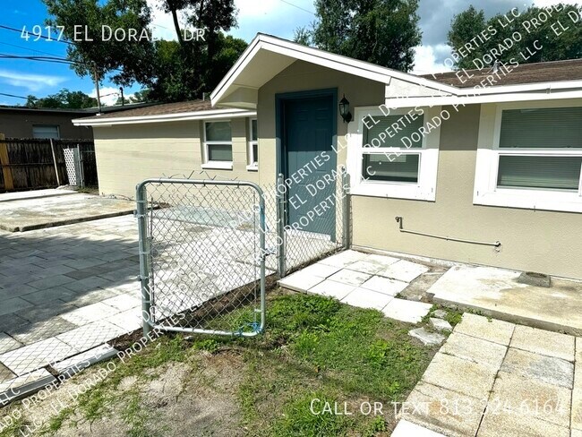 Foto del edificio - Spacious and Clean 4 bedroom 2 baths + lar...