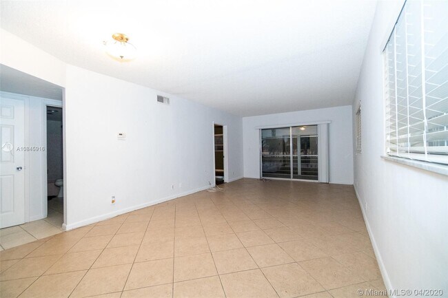 Building Photo - 4200 Crystal Lake Dr