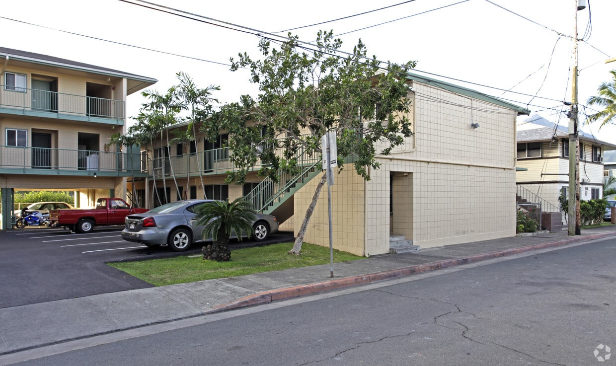 Building Photo - 717 Kihapai Pl