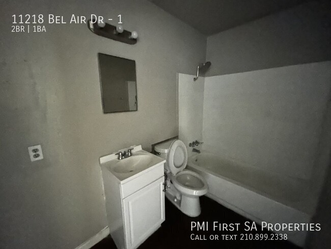 Foto del edificio - 11218 Bel Air Dr-1