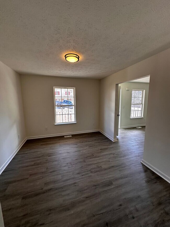 Foto del edificio - 805 Aubrey Ave