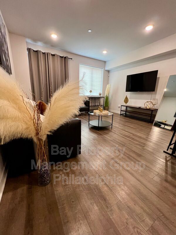 Foto del edificio - 3312 Mantua Ave