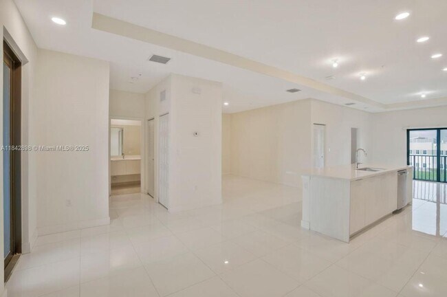 Foto del edificio - 7819 NW 104th Ave