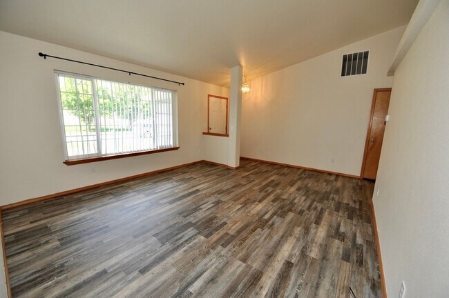 Foto del edificio - 3 bed 2 bath rancher