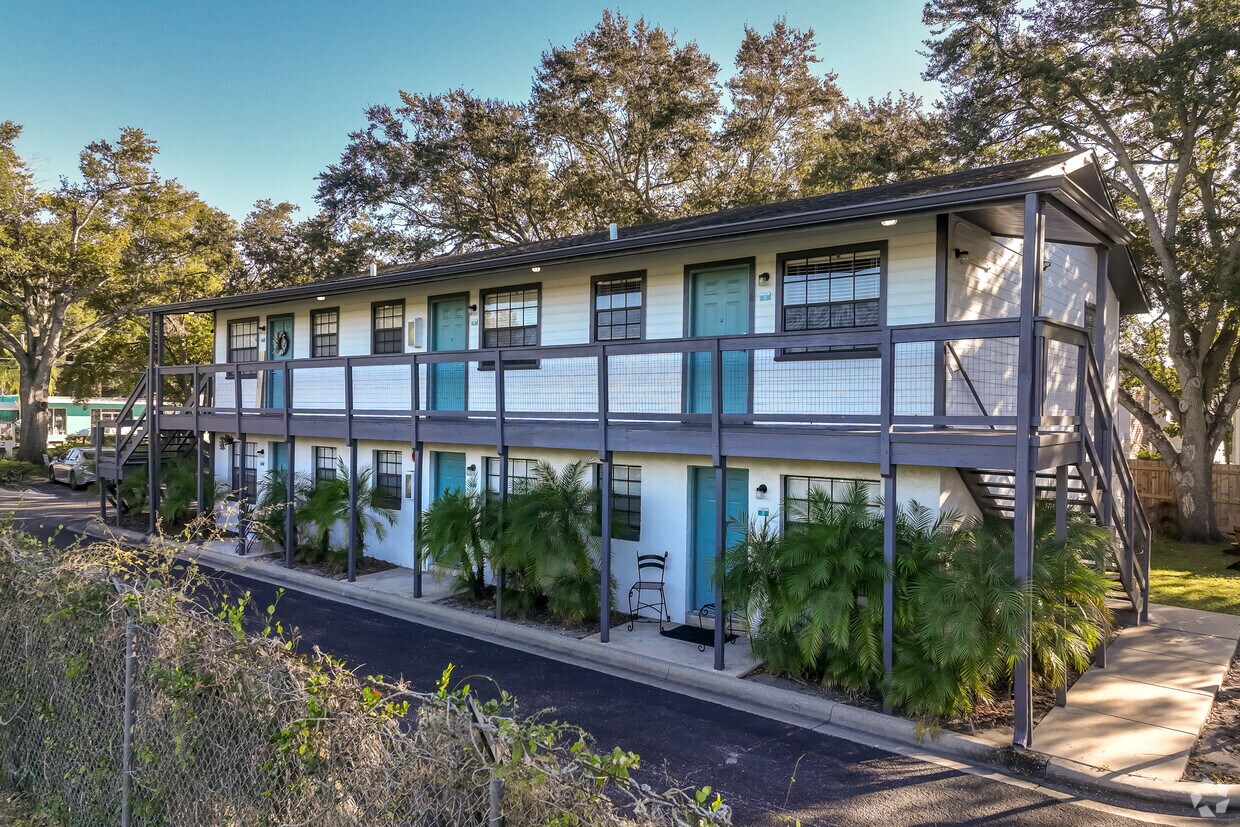 Primary Photo - Hourglass Flats | Modern 1 Bedroom Apartme...