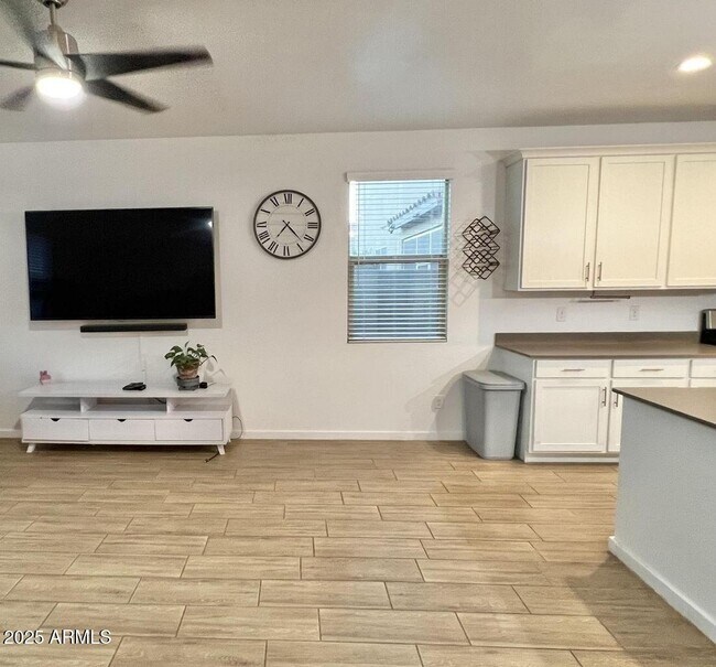 Building Photo - 559 W Magena Dr