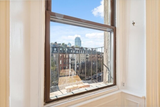 Building Photo - 190 Beacon St