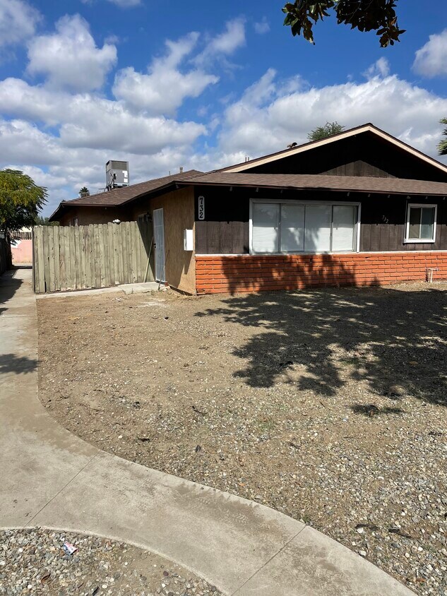 Primary Photo - 732 W Devonshire Ave
