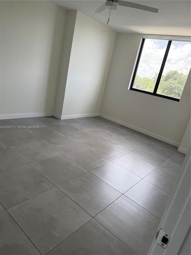 Building Photo - 16395 Biscayne Blvd