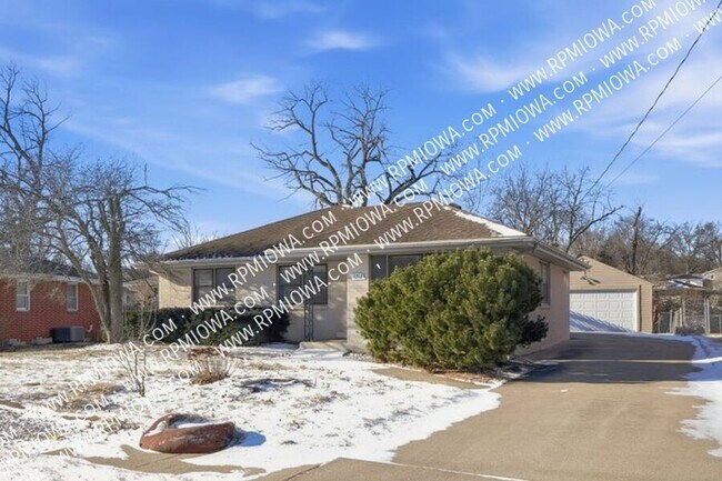 Foto del edificio - 3212 Ashwood Dr