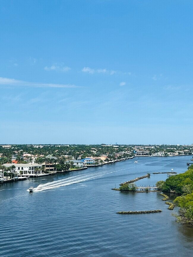 Foto del edificio - 3912 S Ocean Blvd