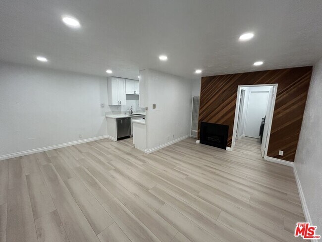 Foto del edificio - 735 W Milford St