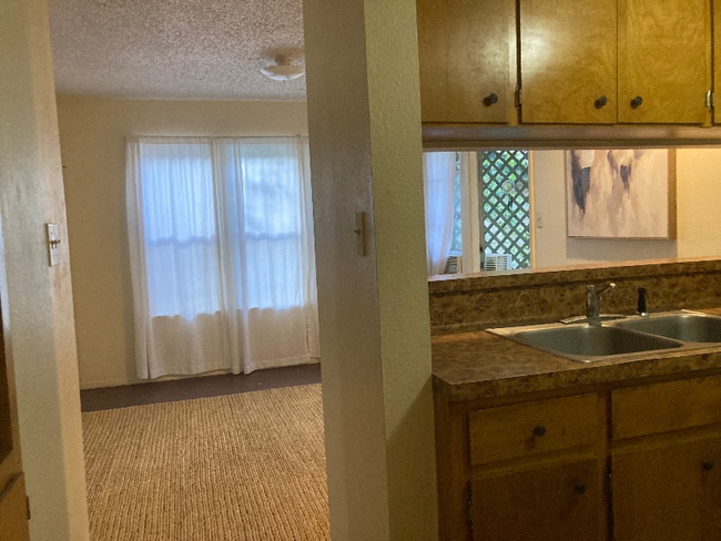 Building Photo - 909 W 23rd St