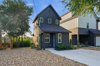 Building Photo - 2216 Yellow Jacket Ln