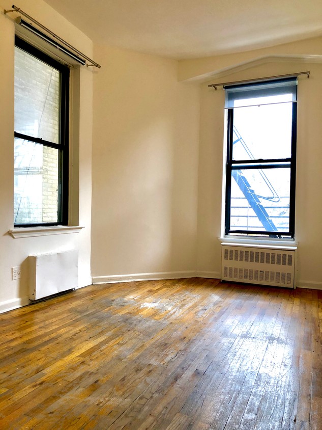 Primary Photo - 100 W 77th St