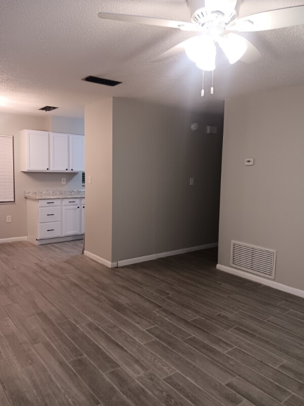 Foto del edificio - 802 Maple Ave