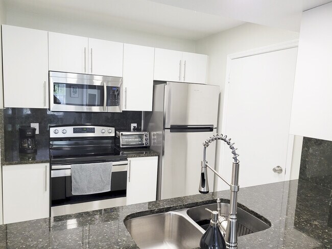 Foto del edificio - 7310 Westpointe Blvd