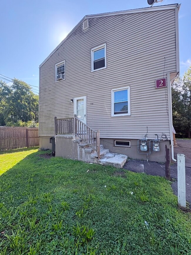 Building Photo - 2 Kilborn St