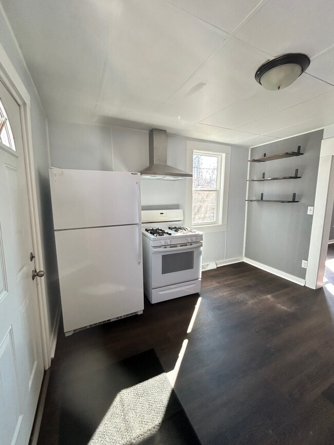 Building Photo - 389 E King St