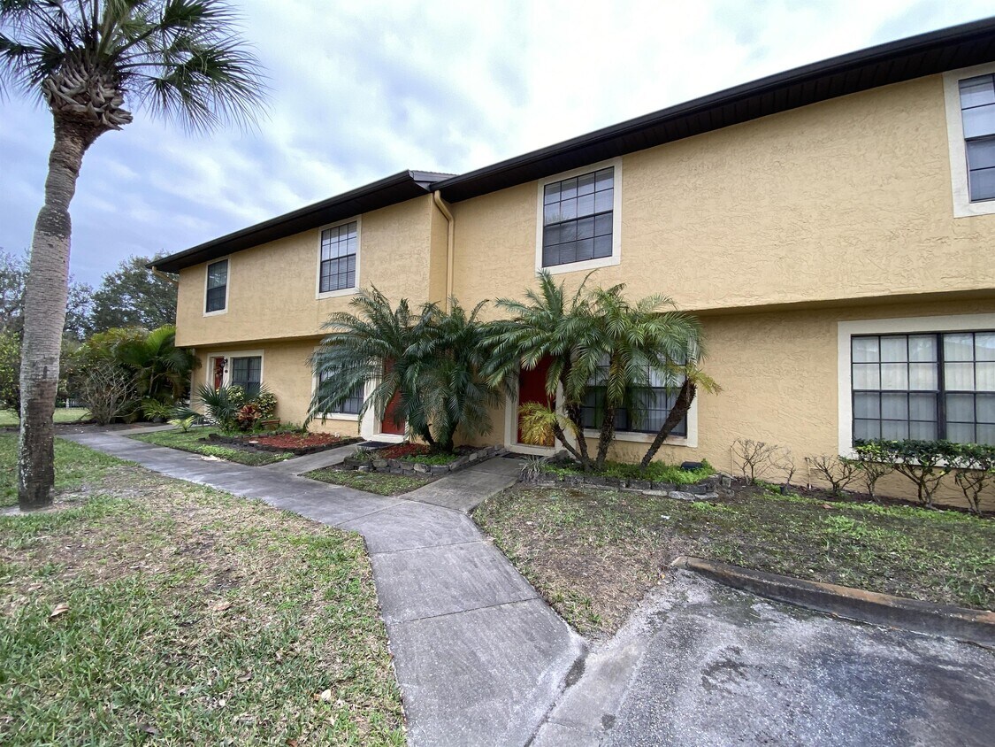 7450 Wynnewood Square, Winter Park, FL 32792 Townhouse for Rent in